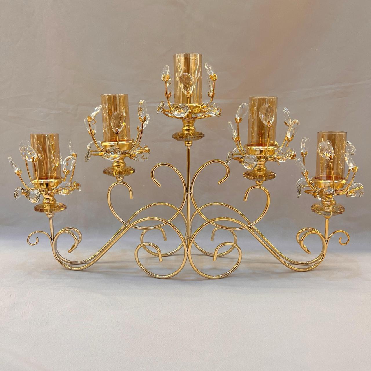 شمعدان ذهبي بخمسة أذرع