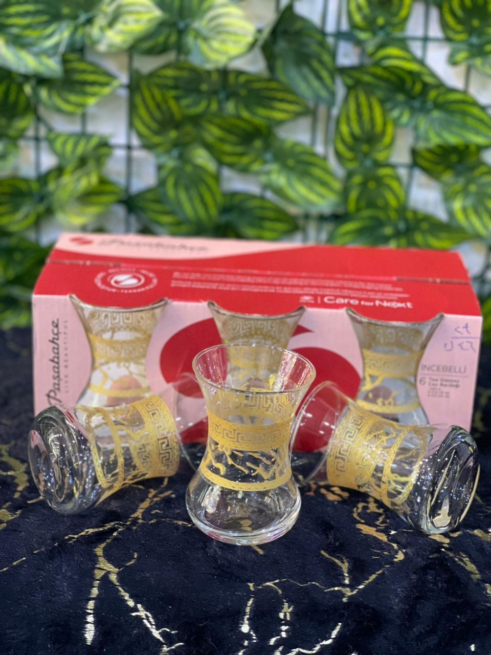 أكواب شاي بنقشة خطوط ذهبية