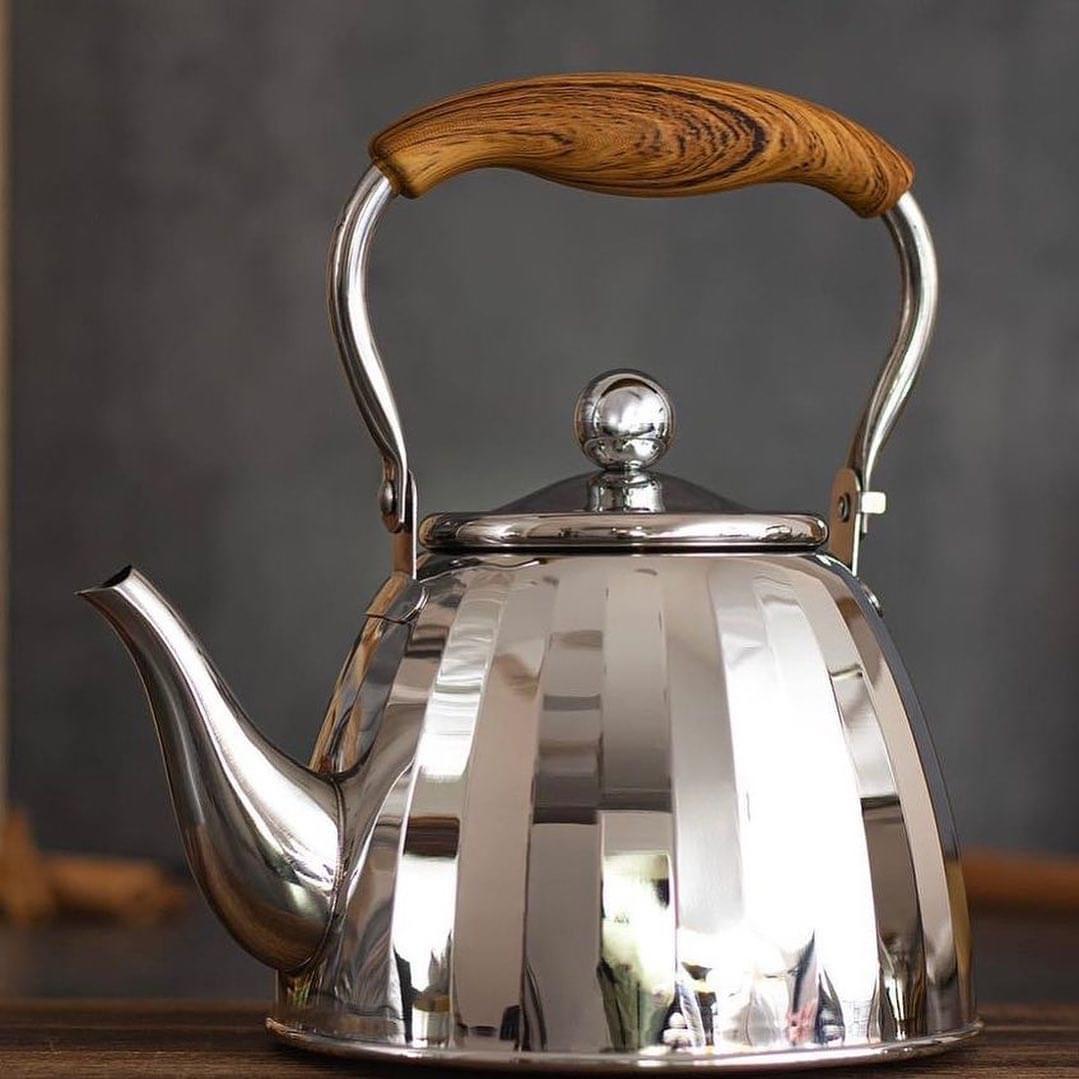 إبريق شاي ستانلس ستيل بمقبض خشبي